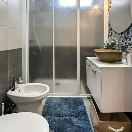 Stylish And Spacious -4 Minutes Walk To * Alicante