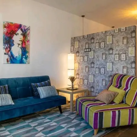 Appartement Stylish And Spacious -4 Minutes Walk To