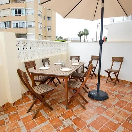 Stylish And Spacious -4 Minutes Walk To * Alicante