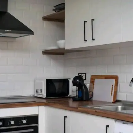 Stylish And Spacious -4 Minutes Walk To * Alicante