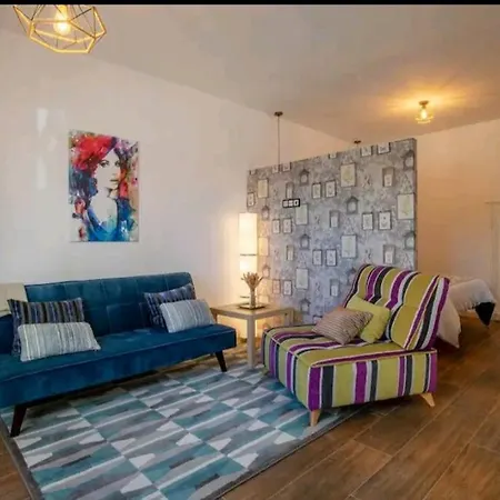 Stylish And Spacious -4 Minutes Walk To